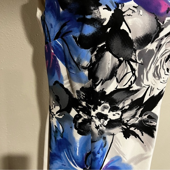 Sleeveless floral knee length dress - Picture 3 of 14